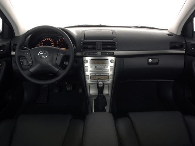 Toyota Avensis foto 44