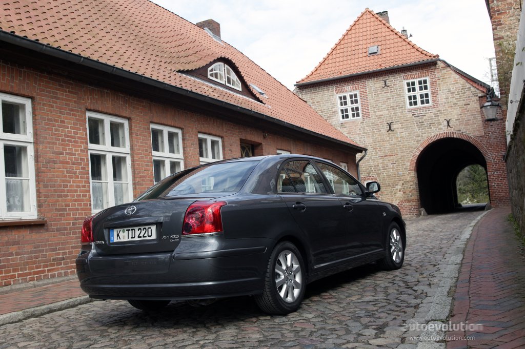 Toyota Avensis photo 2