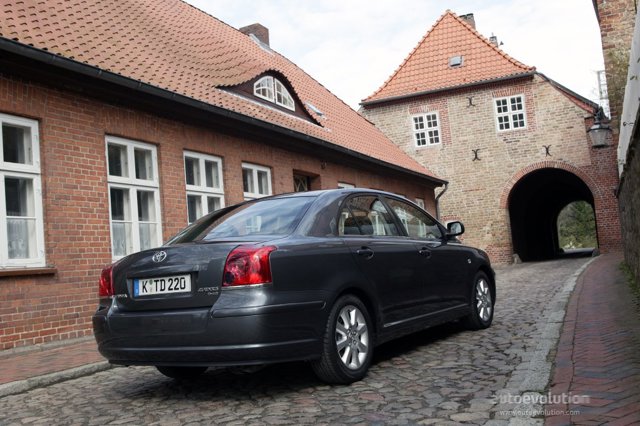 Toyota Avensis foto 2