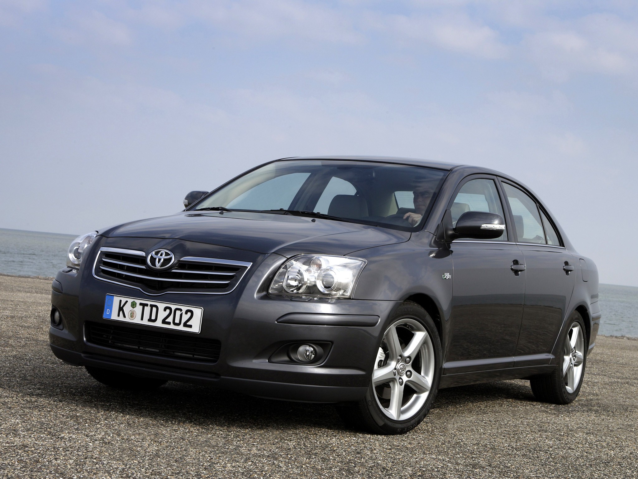 Toyota Avensis photo 8
