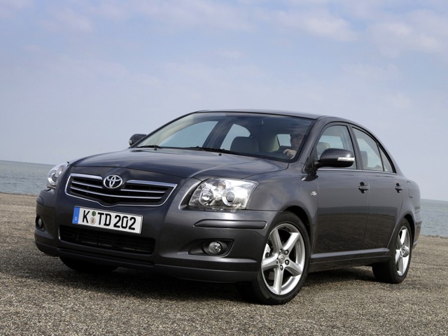 Toyota Avensis foto 8