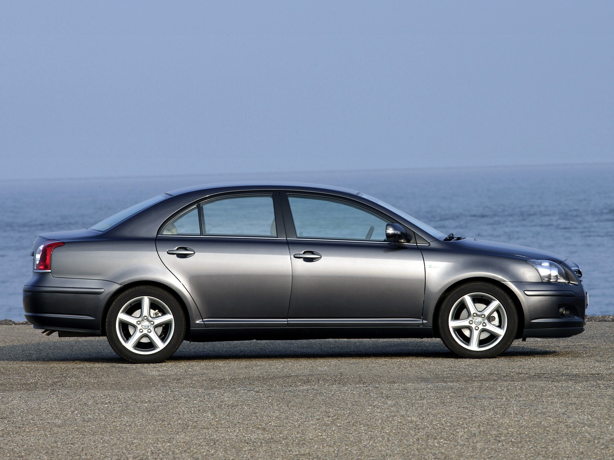 Toyota Avensis photo 9