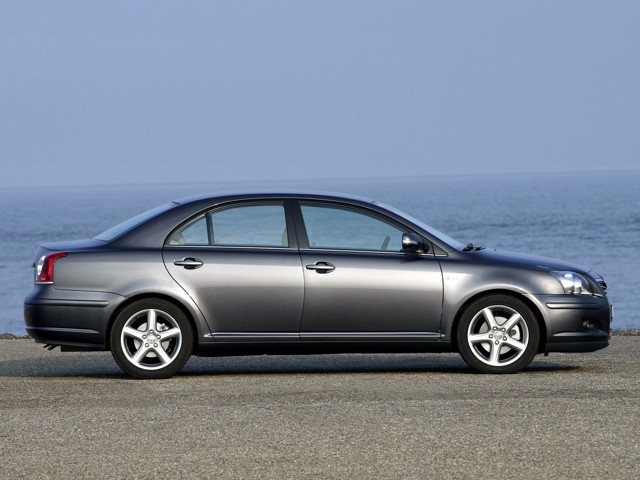 Toyota Avensis foto 9