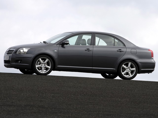 Toyota Avensis foto 12