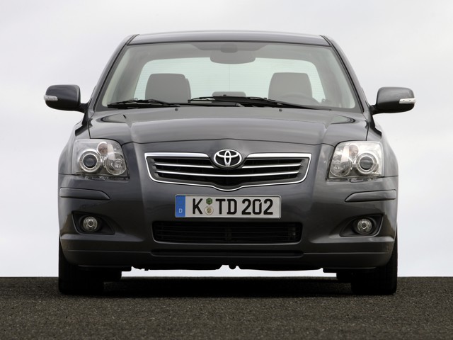 Toyota Avensis foto 13