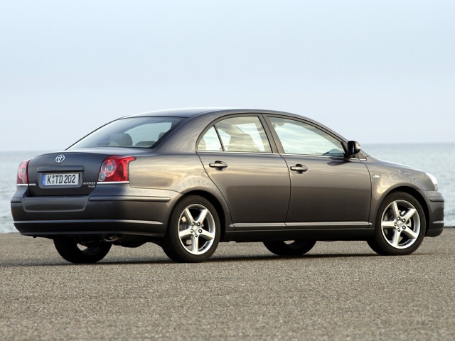 Toyota Avensis foto 15
