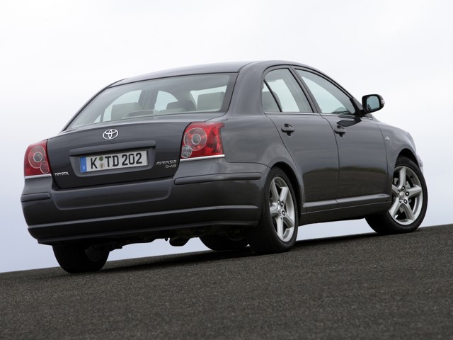 Toyota Avensis foto 25