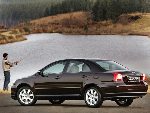 Toyota Avensis foto 33