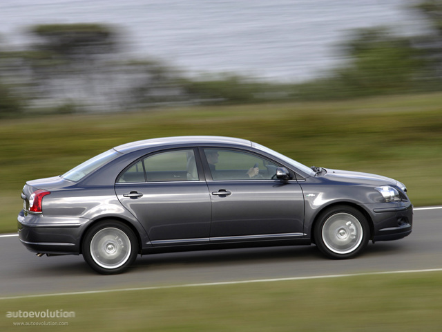 Toyota Avensis foto 3