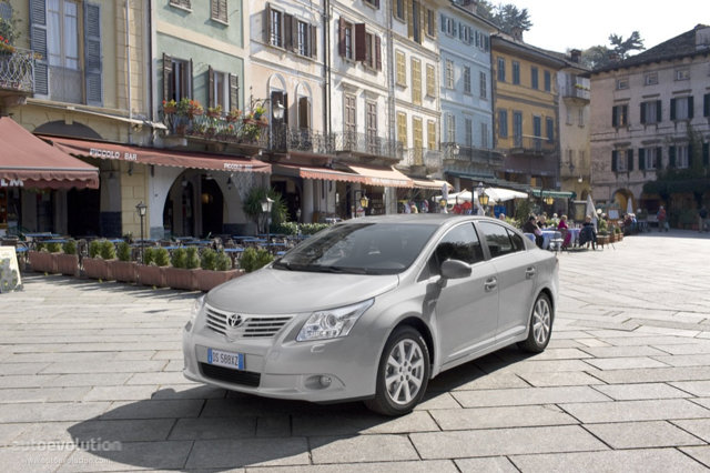Toyota Avensis photo 2