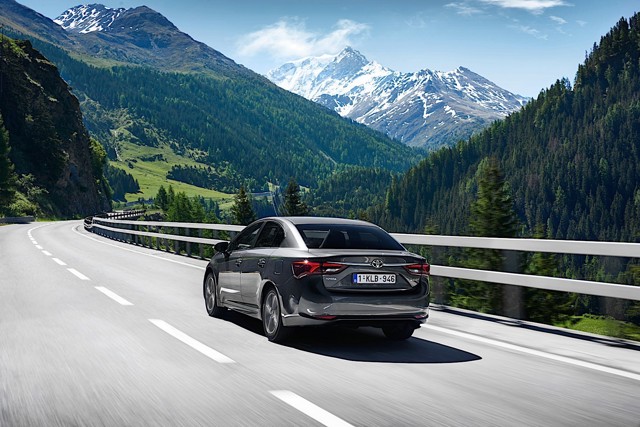 Toyota Avensis foto 6