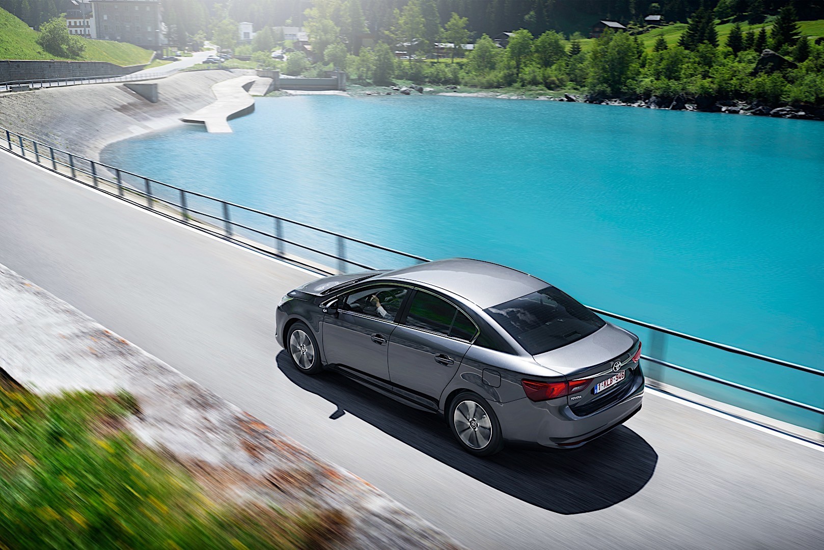 Toyota Avensis photo 8