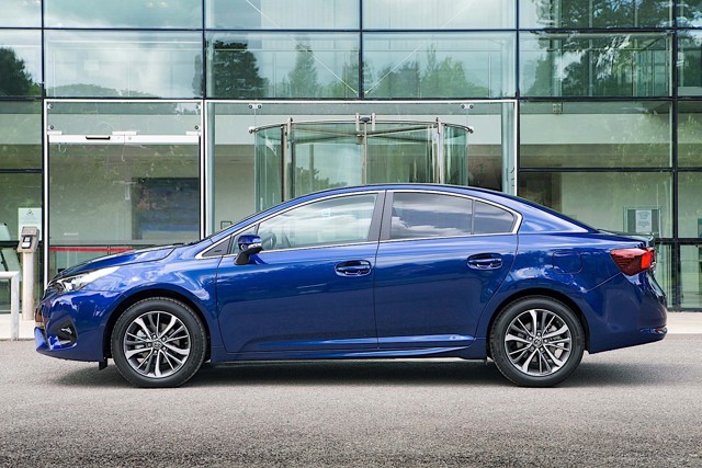 Toyota Avensis foto 11