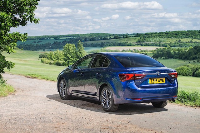 Toyota Avensis foto 12