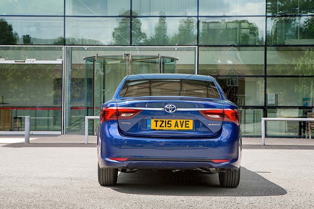 Toyota Avensis foto 14