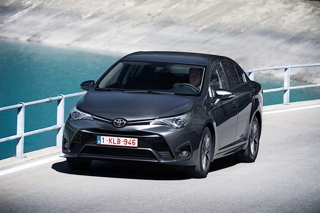 Toyota Avensis foto 15