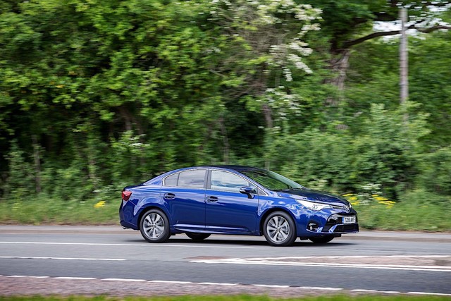 Toyota Avensis foto 17