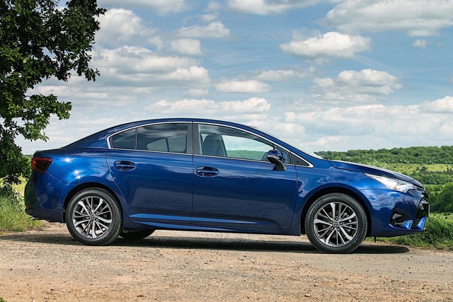 Toyota Avensis foto 18