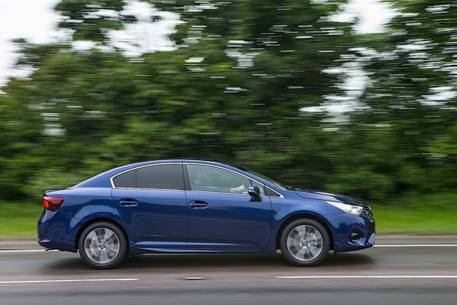 Toyota Avensis foto 21