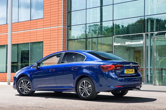 Toyota Avensis foto 22