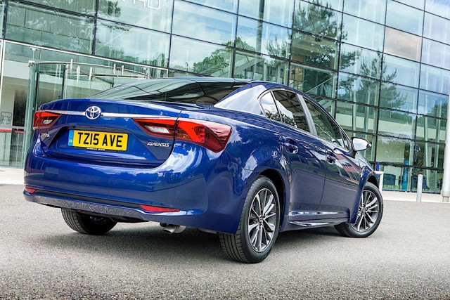 Toyota Avensis foto 24