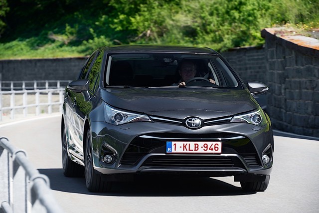 Toyota Avensis foto 25