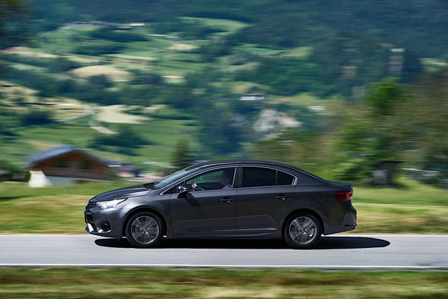 Toyota Avensis foto 26