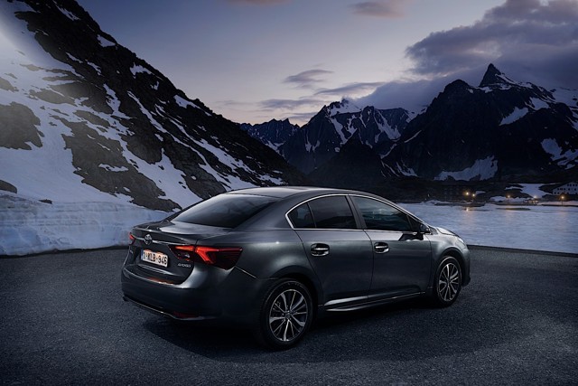 Toyota Avensis foto 36