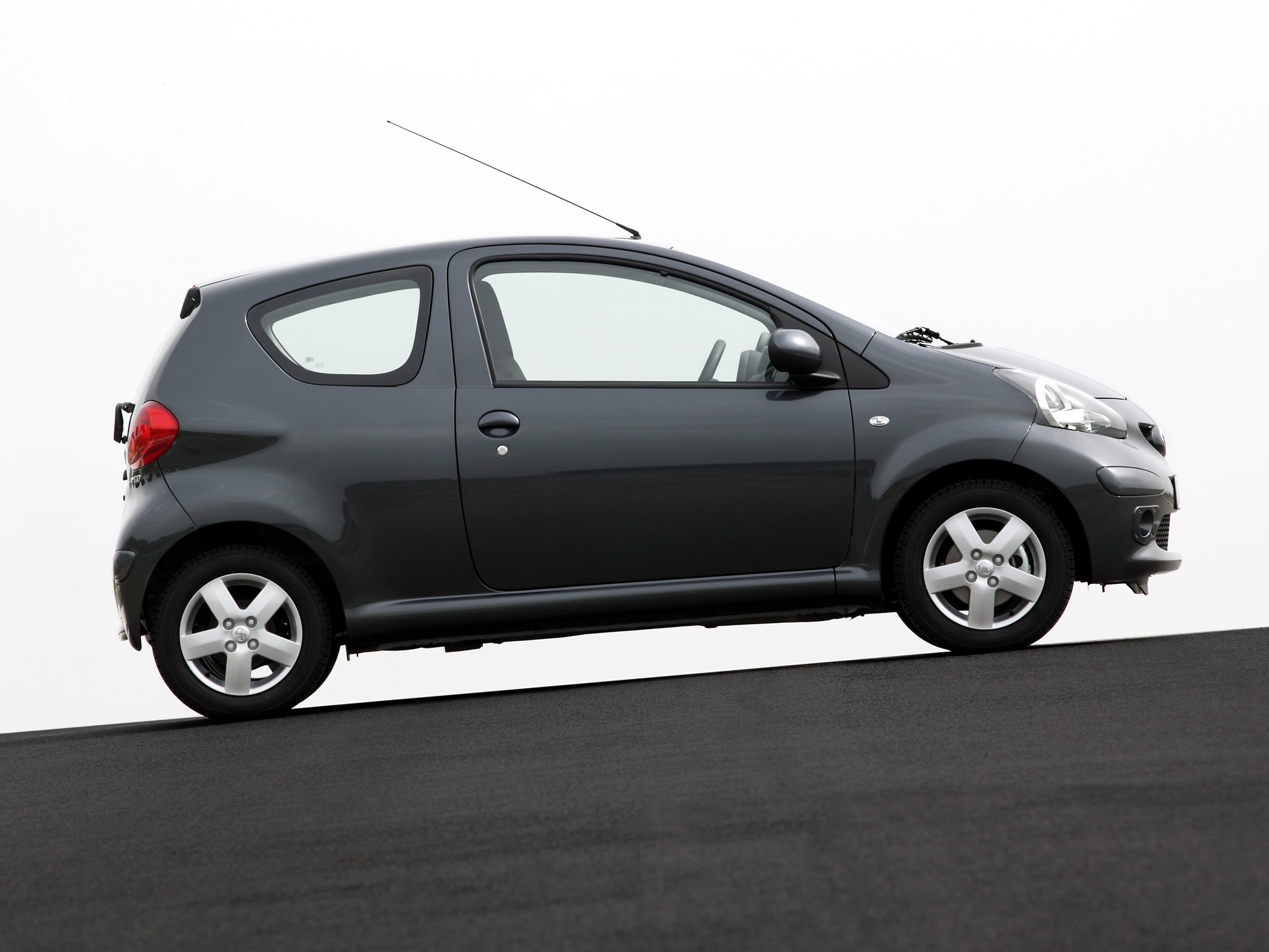 Toyota Aygo 3 Doors photo 13