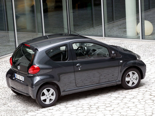 Toyota Aygo 3 Doors photo 2
