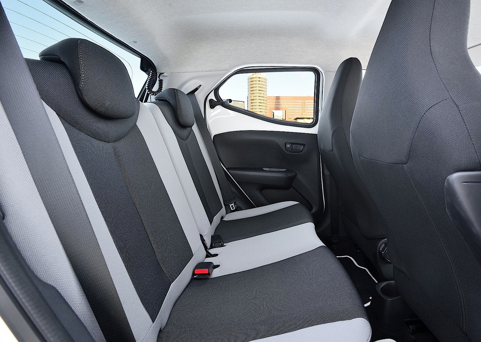 Toyota Aygo 5 Doors photo 100