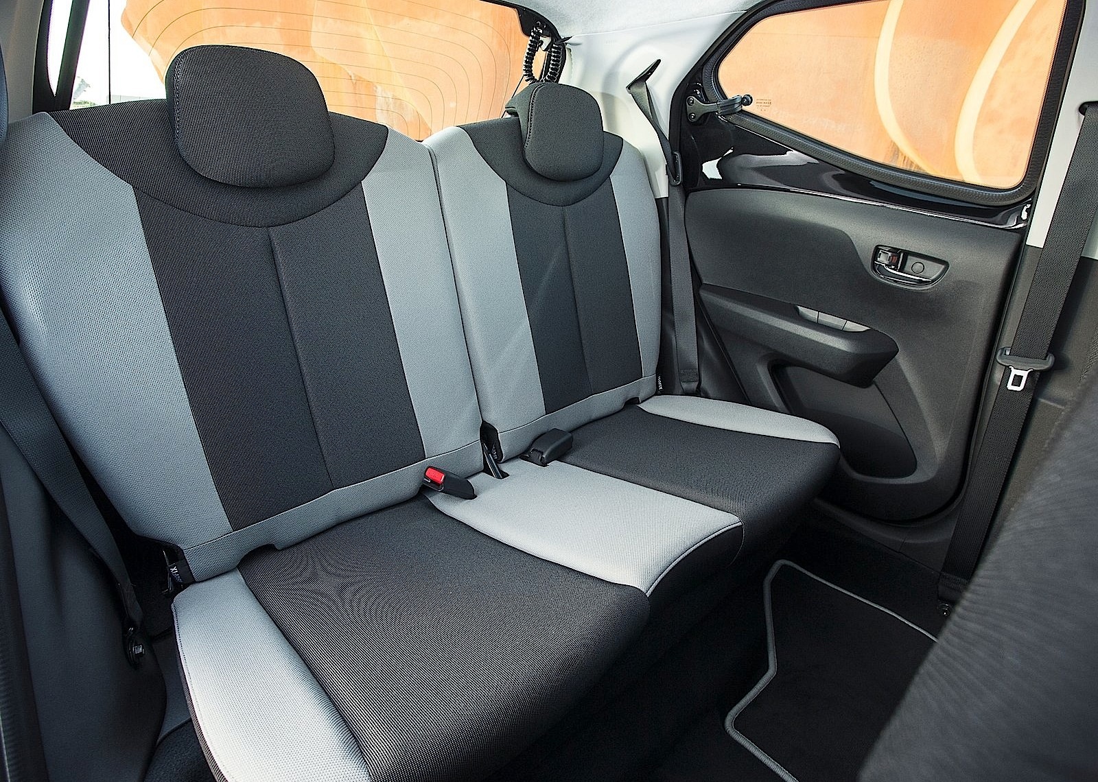 Toyota Aygo 5 Doors photo 101