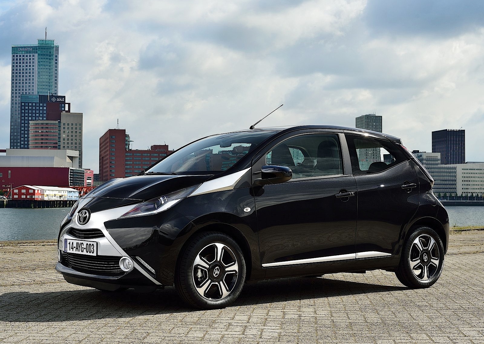 Toyota Aygo 5 Doors photo 8