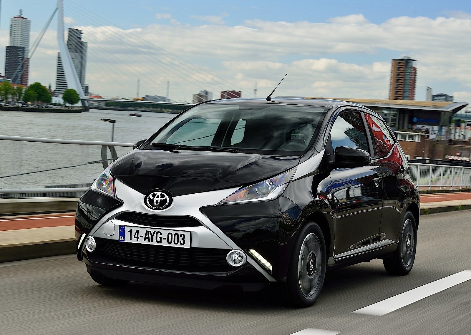 Toyota Aygo 5 Doors photo 14