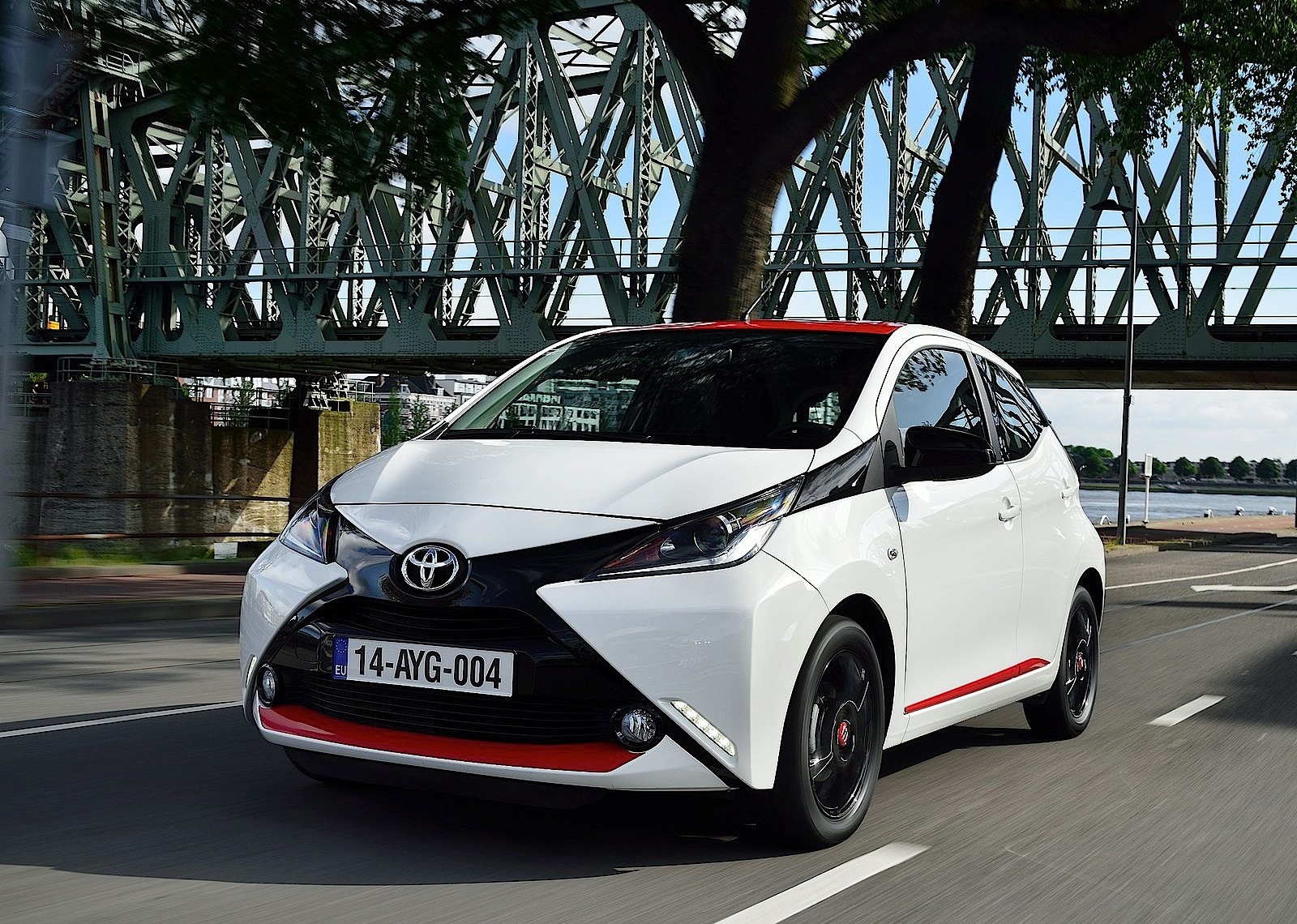 Toyota Aygo 5 Doors photo 16