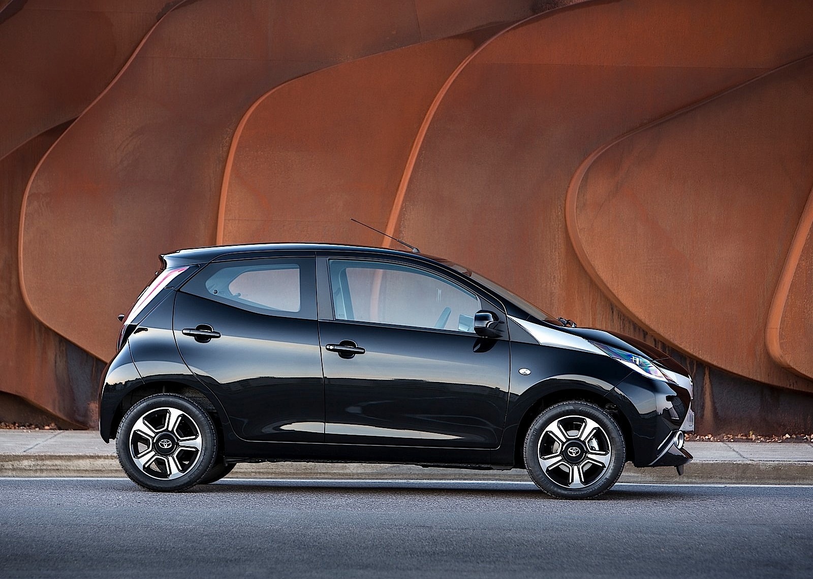 Toyota Aygo 5 Doors photo 21