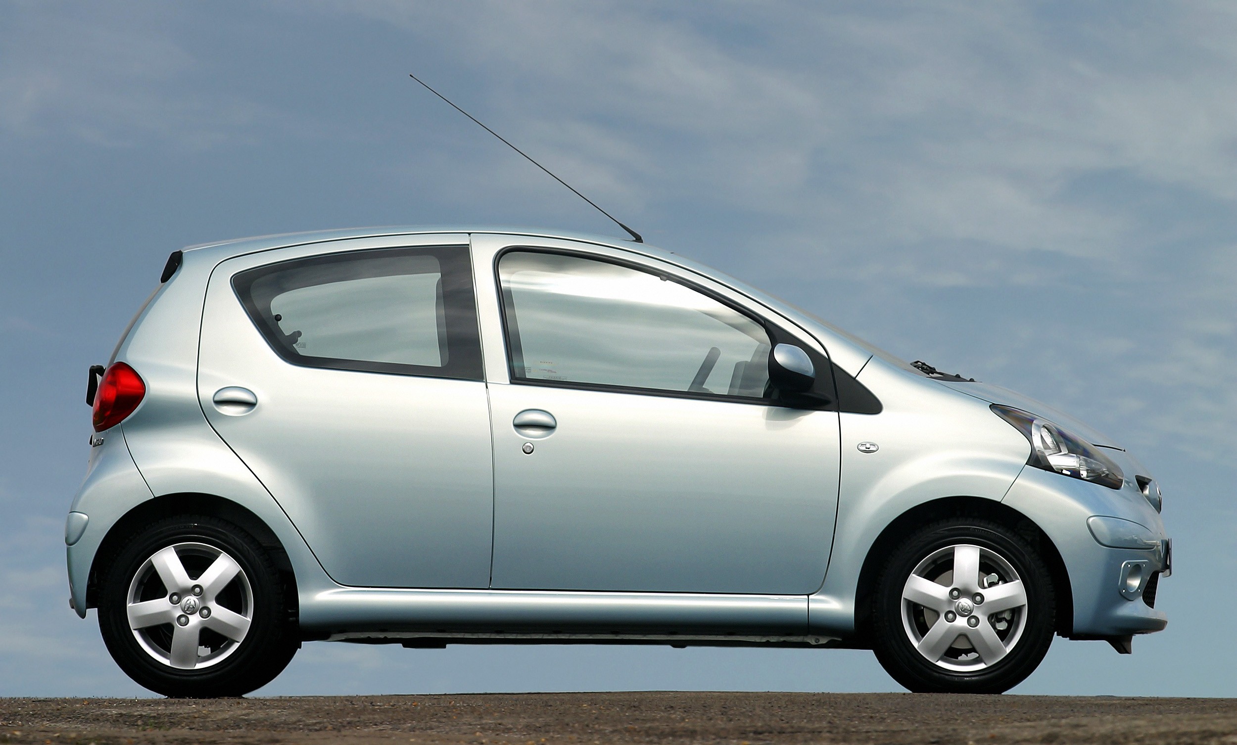 Toyota Aygo 5 Doors photo 18