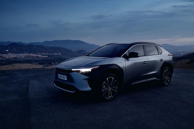 Toyota Bz photo 10