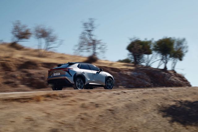 Toyota Bz photo 12