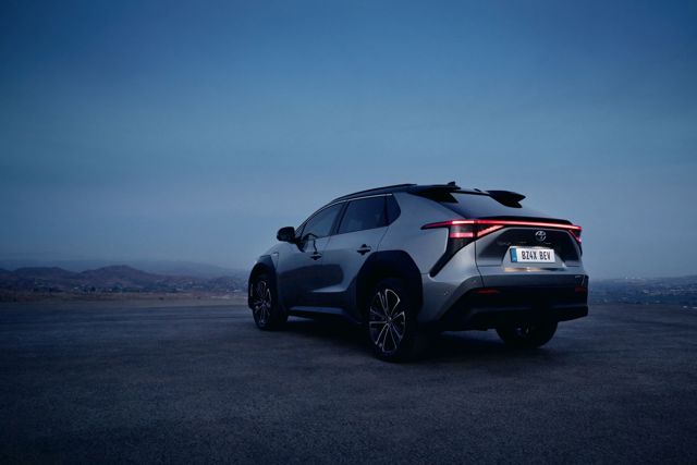 Toyota Bz photo 15