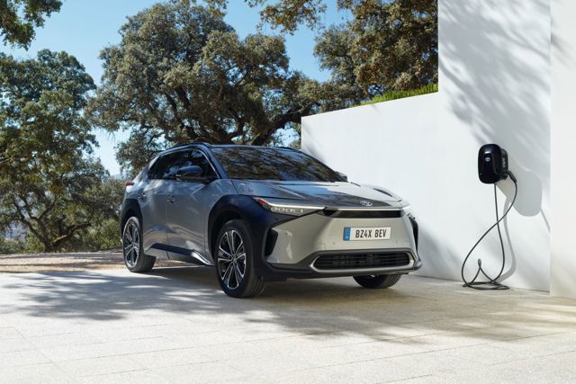 Toyota Bz photo 16