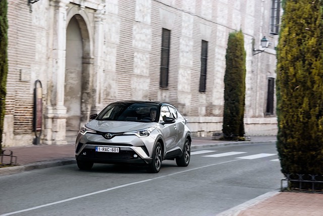 Toyota C-Hr photo 8