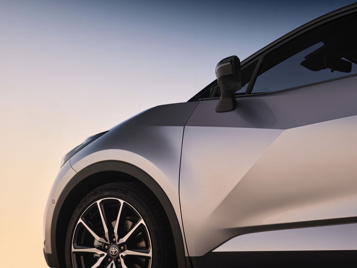 Toyota TOYOTA C-HR 1.2L Turbo 6MT (116 HP)