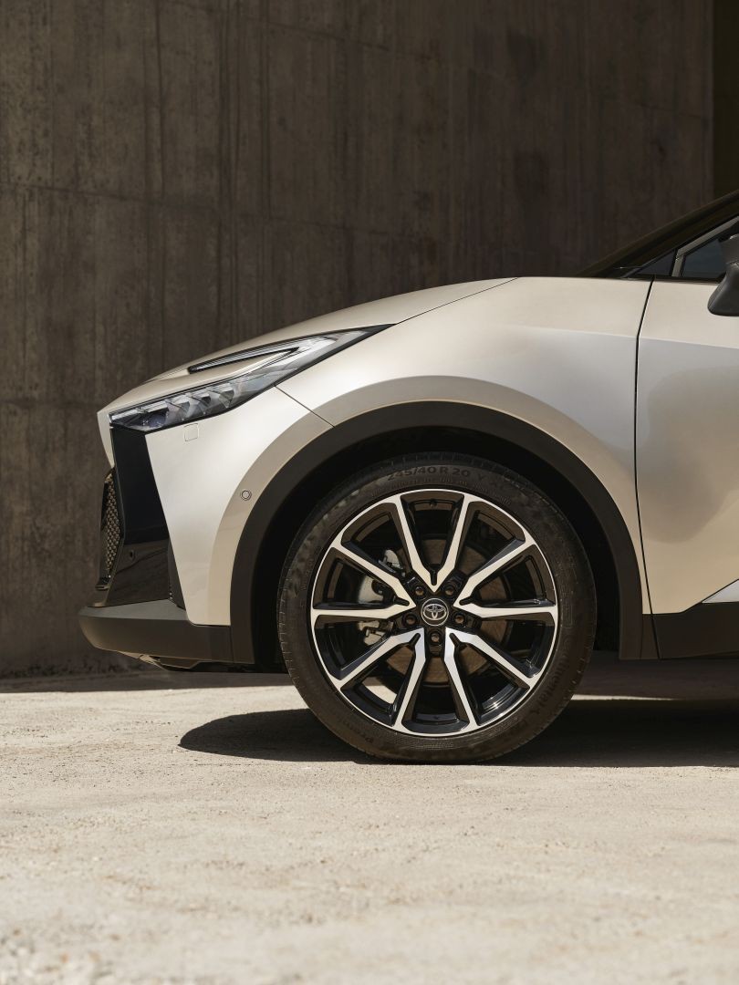 Toyota C-Hr photo 3