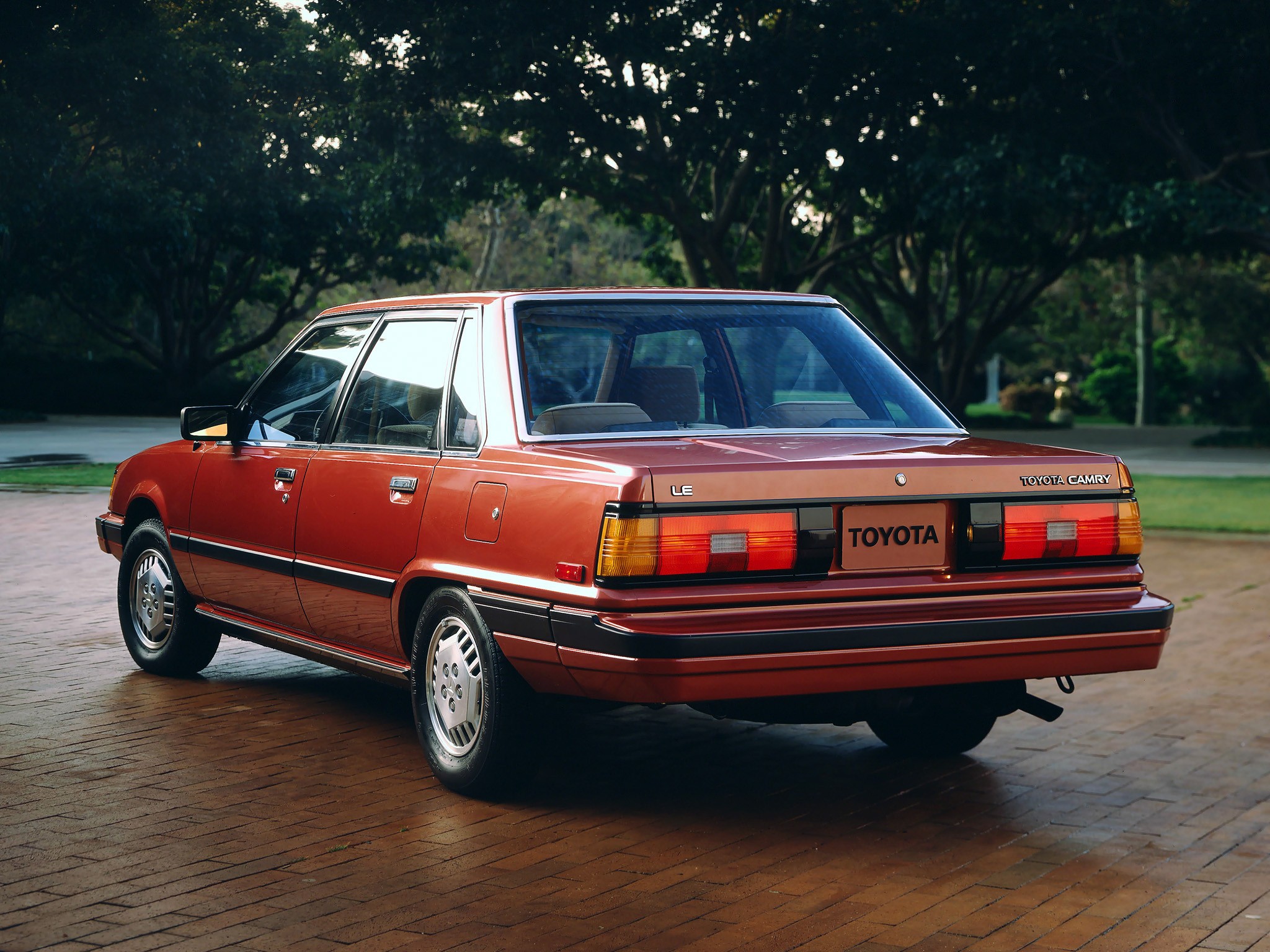 Toyota Camry photo 2