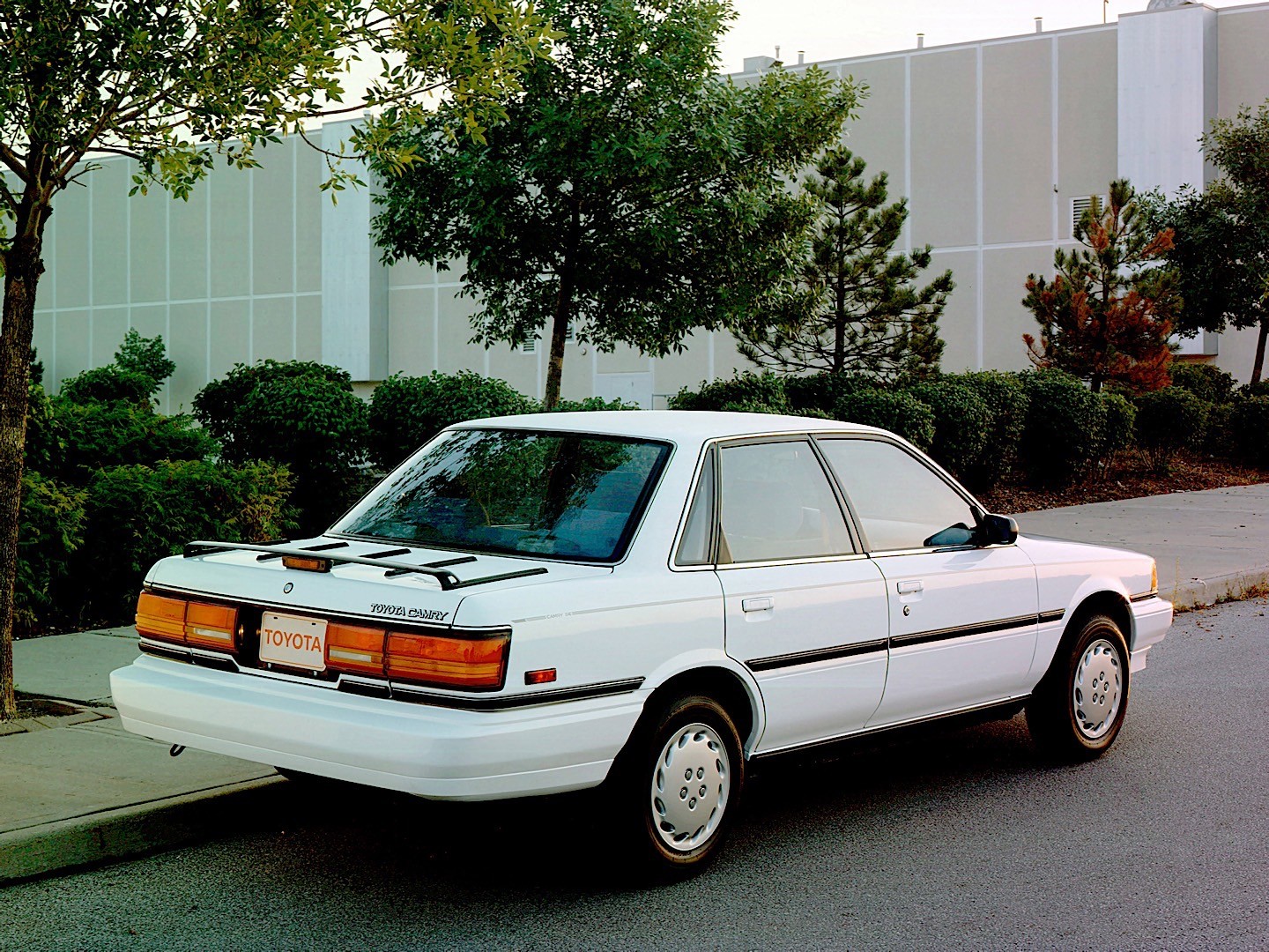 Toyota Camry photo 9