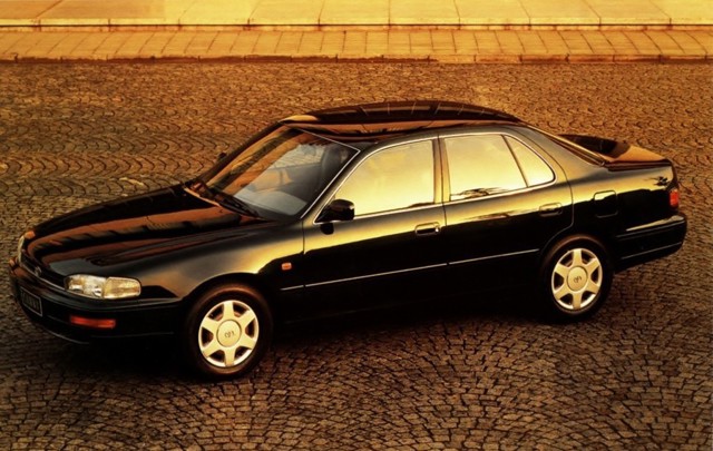 Toyota Camry photo 2