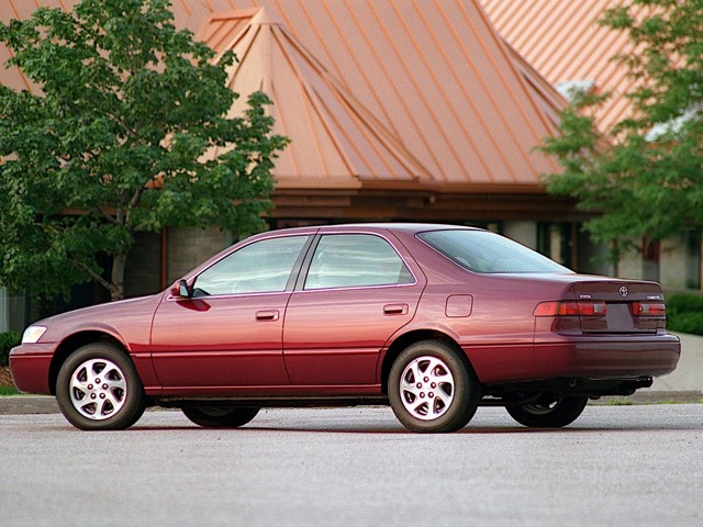 Toyota Camry Foto 1