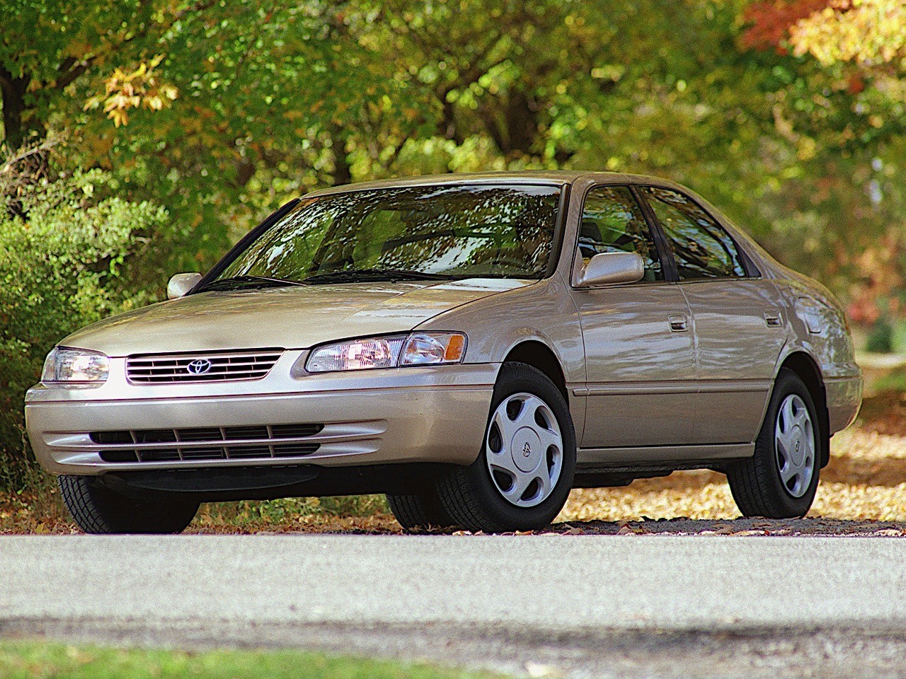 Toyota Camry photo 2