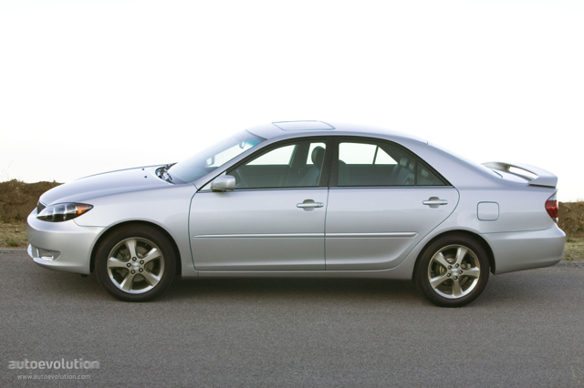 Toyota Camry photo 2